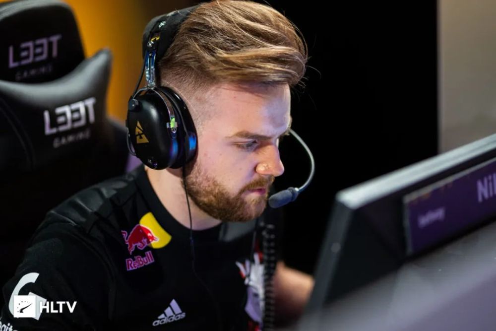 EDward Gaming 和 Anyone's Legend 取得胜利 - LPL 第二分区 2025 比赛日结果