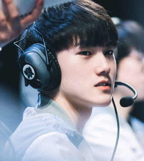 LPL转会：icon沉寂后加盟BLG，会跟fofo轮换吗？