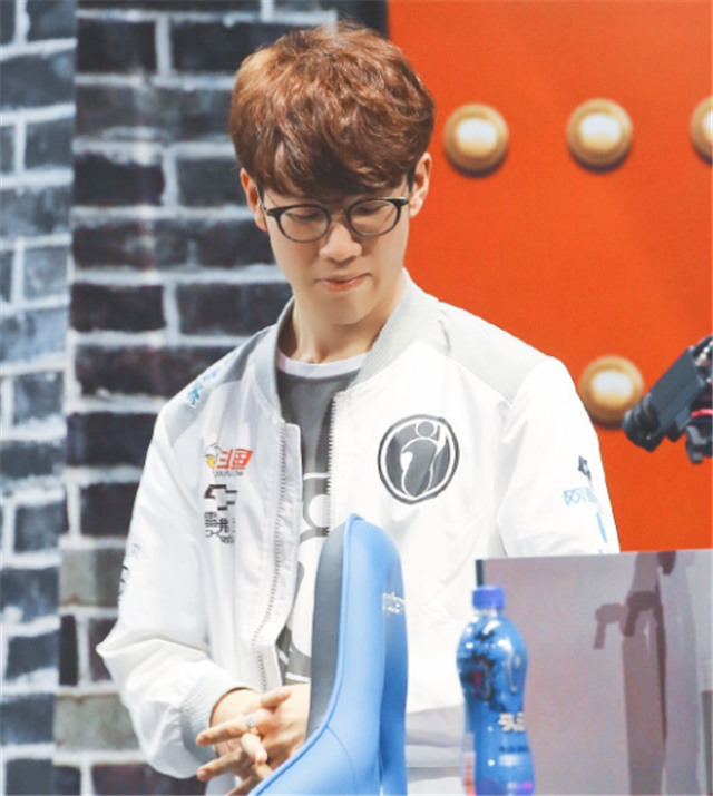 B1ad3 ：Vitality非常需要IEM科隆奖杯，比我们更需要