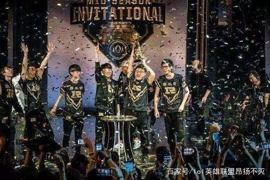 神回来了！ rookie 的 Crow 1拉动3次爆炸控制了 Royal Never Give Up 的早期崩溃， Invictus Gaming 获得了赛点